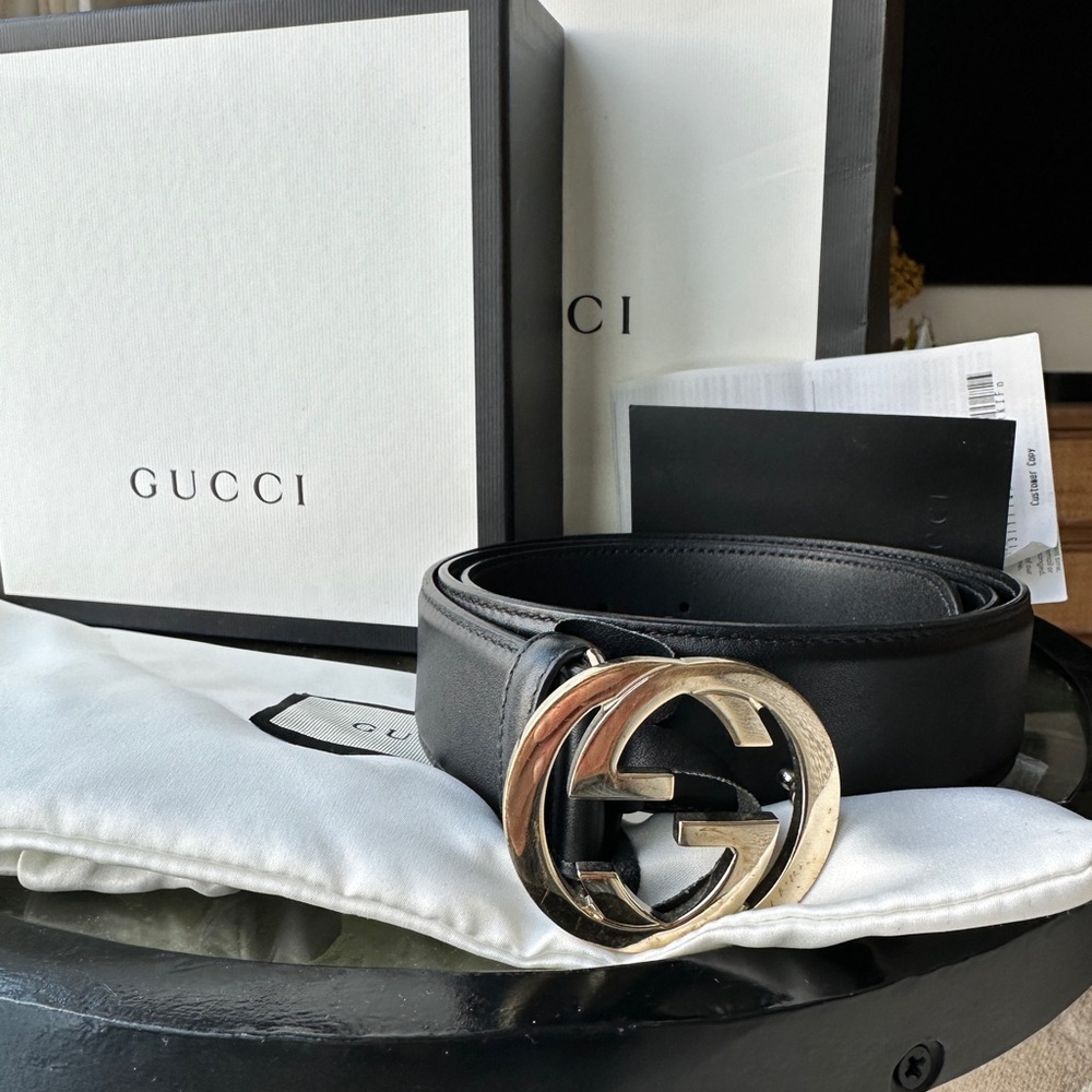 Beautiful men’s Gucci black belt in gold tone size 95-38.